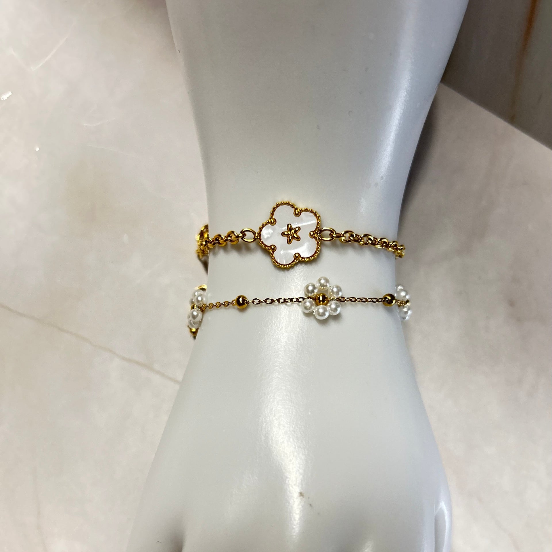White Flowers Set bracelet