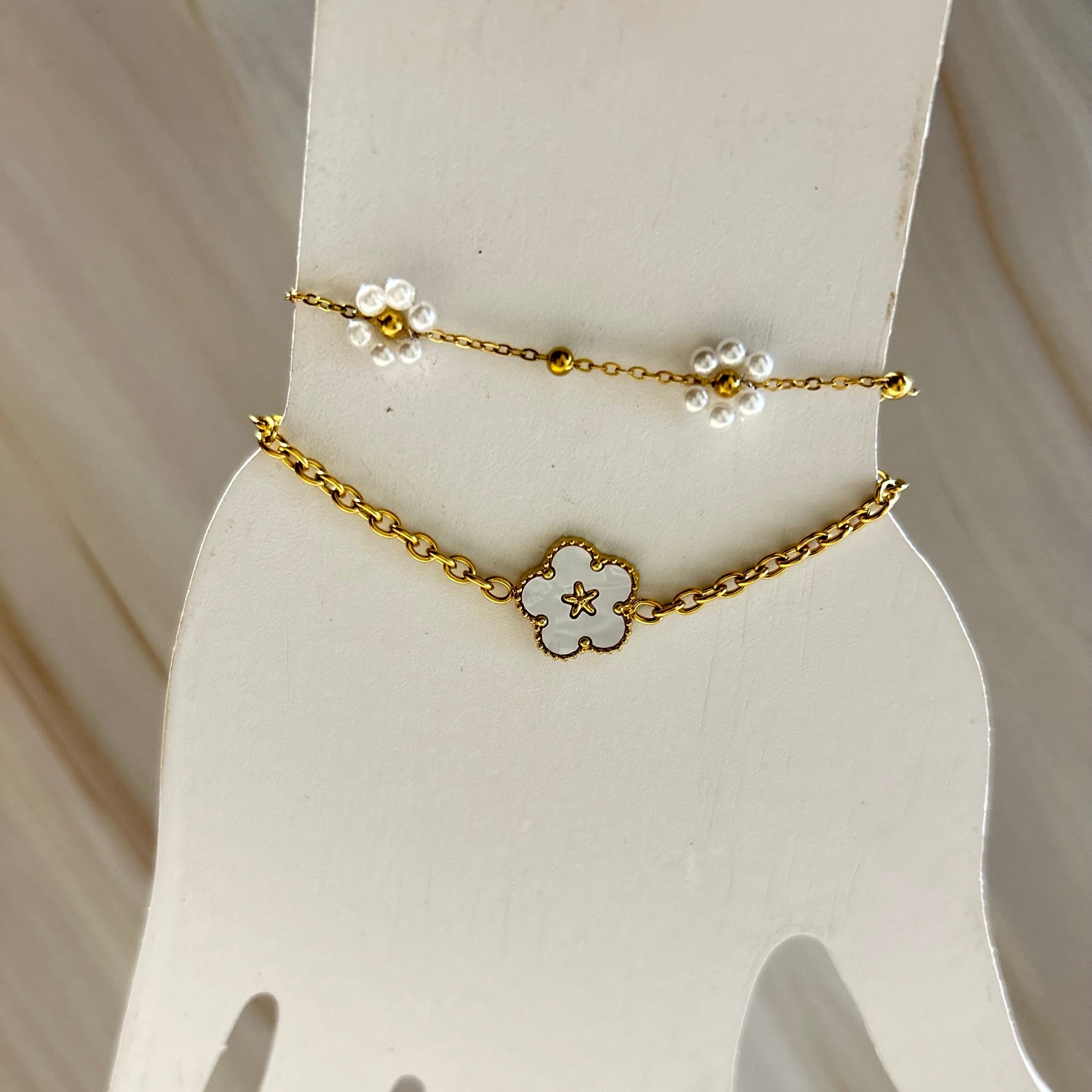 White Flowers Set bracelet