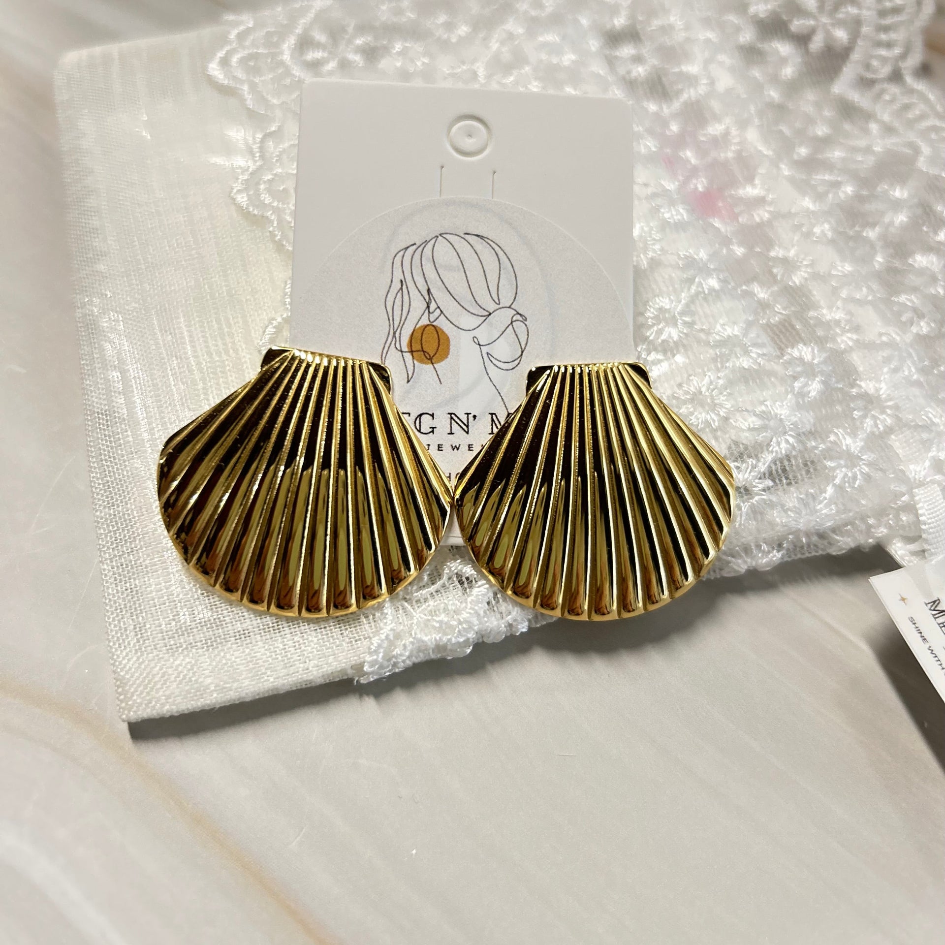 Big Shell earrings