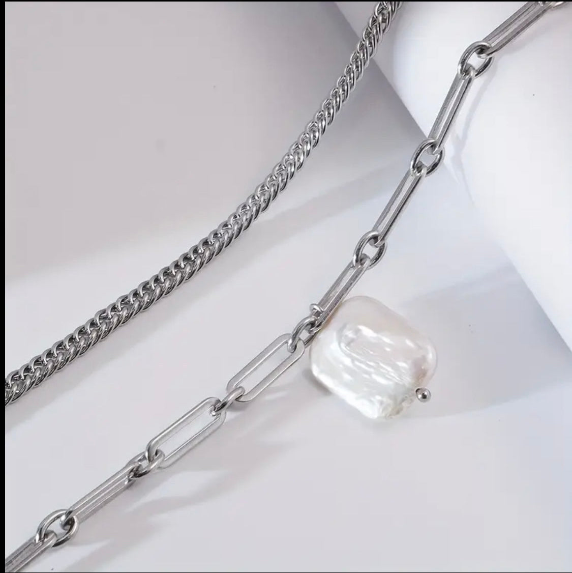 Leire Necklace Set